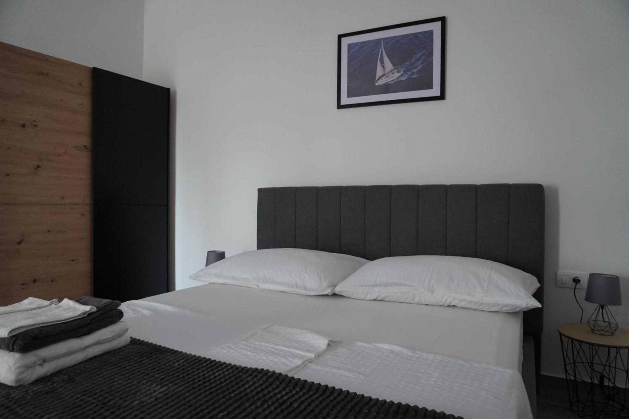 Fjaka Apartments & Rooms Sibenik Ngoại thất bức ảnh